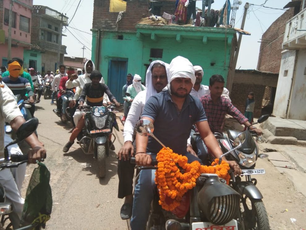 मोटर साईकिल पर जनसंपर्क को निकले जनतांत्रिक विकास पार्टी के उम्‍मीदवार अनिल कुमार ने मांगा समर्थन