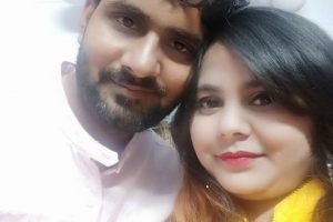 राजनाथ सिंह के लिए चुनाव प्रचार में जुटे अभिनेता विनोद यादव ने दिया पत्नी साक्षी को सरप्राइज गिफ्ट