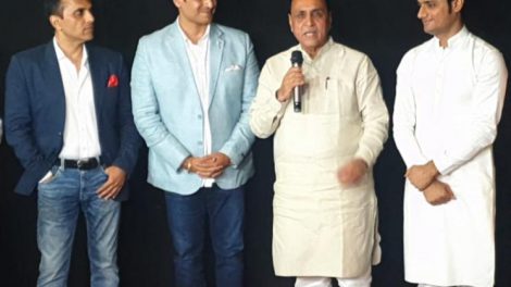बायोपिक पीएम नरेंद्र मोदी के रिलीज से पहले निर्माता आनंद पंडित ने कहा - इंडस्ट्री के लिए एकजुट होने का है वक्त