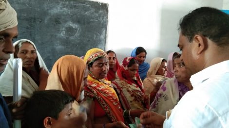 घर-घर घूमकर समर्थन मांग रहे अनिल कुमार ने कहा–बक्‍सर की मां-बहनों को सामंतों से बचाने को दें वोट