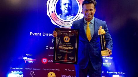 Siddharth Kannan wins ‘Dadasaheb Film Excellence Awards 2019’ for ‘Best Chat Show on Radio & Digital!’.