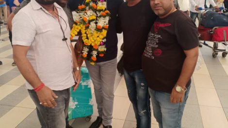 पवन सिंह का मुंबई एयरपोर्ट पर भव्य स्वागत , 3 महीने के अंतराल वापस आये कर्मभूमि