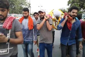 विभाकर पाण्डेय की अंतिम शवयात्रा में पहुचे रितेश पाण्डेय