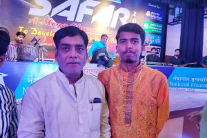 आधार मिश्रा ने अपनी मधुर आवाज से बांधा समां