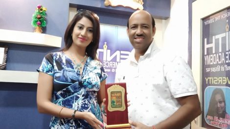 Felicitation of Jyoti Jha and Vinay Rai by Zenith Commerce Academy
