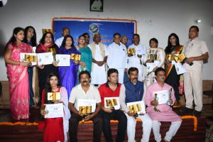 हिंदी सेवा सम्मान से नवाजे गये लेखक, पत्रकार और हिंदी प्रेमी