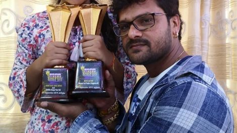 खेसारीलाल यादव की बेटी कृति ने पापा संग जीता भोजपुरी सिनेमा स्‍क्रीन एंड स्‍टेज अवार्ड