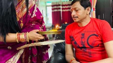 21 साल से वट सावित्री पूजा कर रही श्वेता कुमारी