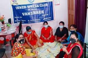 इनर व्हील क्लब वनश्री की सदस्याओं ने फौजी भाईयों के लिये भेजी राखी