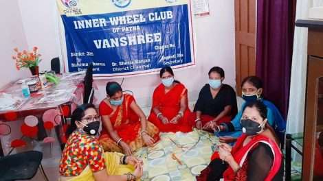 इनर व्हील क्लब वनश्री की सदस्याओं ने फौजी भाईयों के लिये भेजी राखी