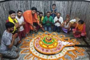 फल-फूल और अक्षत से हुआ बाबा का महाश्रृंगार
