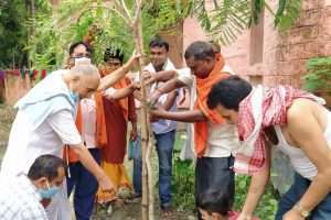 वृक्ष बिना मानव जीवन संभव नही : डॉ० गोपालजी त्रिवेदी