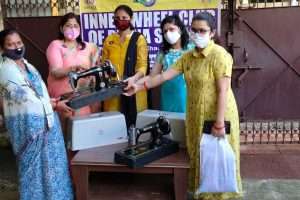 IWC PATNA SAUMYA ने "मिशन रोजगार" के तहत2 जरुरतमंद महिलाओं को सिलाई मशीन दिया।