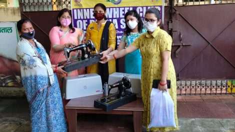 IWC PATNA SAUMYA ने "मिशन रोजगार" के तहत2 जरुरतमंद महिलाओं को सिलाई मशीन दिया।
