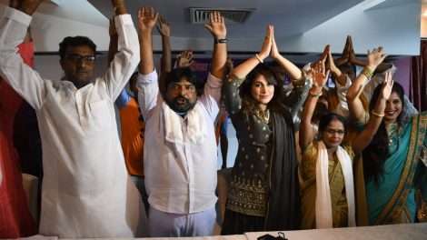 कलाकारों की पार्टी को बिहार की जनता करे सम्मान