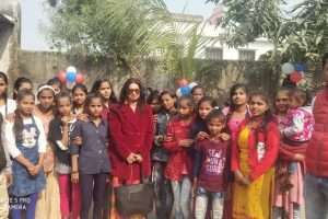 दीदी जी फाउंडेशन ने स्लम एरिया के बच्चों के बीच मनाया क्रिसमस