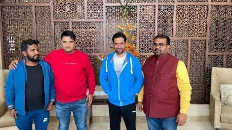 निर्माता लोकेश मिश्रा की फ़िल्म"प्रोडक्शन न.2"के लिए निरहुआ हुए साईन