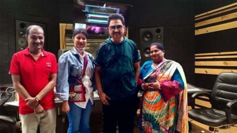 Kumar Sanu के साथ Pushpa Singh ने गाया फ़िल्म 'द वॉर ऑफ जिला Jahanabad ' के लिए गाना