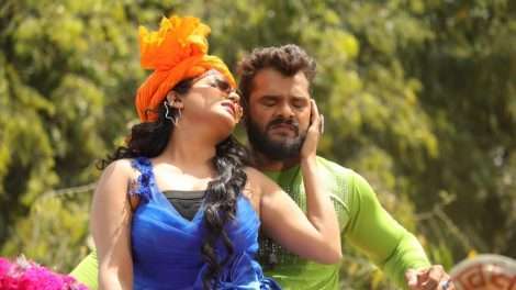 खेसारीलाल यादव के गले में श्रुति राव ने डाला माला, तो खेसारी ने कह दिया - फ्रॉड है रे