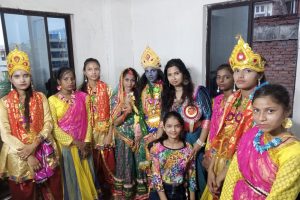गरीब और सरकारी स्कूल में पढ़ने वाले बच्चों में प्रतिभा को निखार रही है डा. नम्रता आनंद
