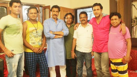 भोजपुरी फ़िल्म मोहब्बत रंग लायेगी का मुहूर्त के साथ शूटिंग प्रारंभ।