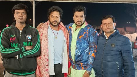 हाड़ कंपा देने वाली ठंड में भोजपुरी अभिनेता प्रिंस सिंह राजपूत और संजय पांडेय की आपस में हो गयी भिंड़त