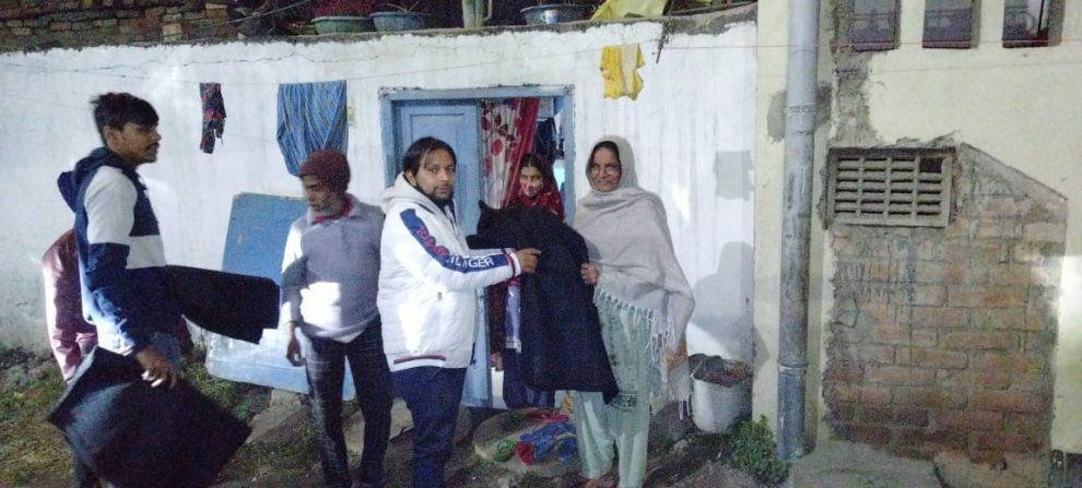 जीकेसी युवा प्रकोष्ठ के सौजन्य से जरूरतमंद लोगों के बीच कंबल का वितरण