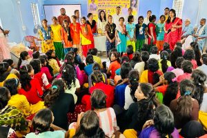 दीदीजी फाउंडेशन ने नारी गुंजन विद्यालय में मनाया दीपावली का त्योहार