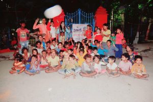 Laddo Bani Fans Club Trust ने Slum area परिवारों के साथ बांटी दिवाली की खुशियाँ