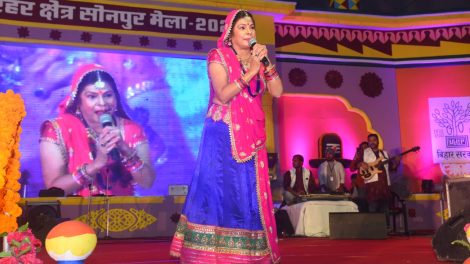 सांस्कृतिक - कार्यक्रमों, कवि सम्मेलन व मुशायरे से गुलजार है सोनपुर मेला