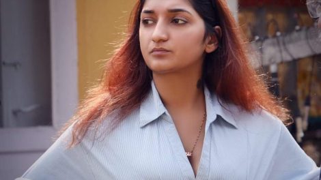 मैं भीड़ से हटकर कुछ अलग करना चाहती हूँ - मानशी भट्ट