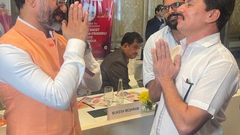 भारत माता की जय' फिल्म के निर्माता सतीश पोद्दार और धर्म मिश्रा ने किया योगी आदित्यनाथ और दिनेश लाल यादव को धन्यवाद