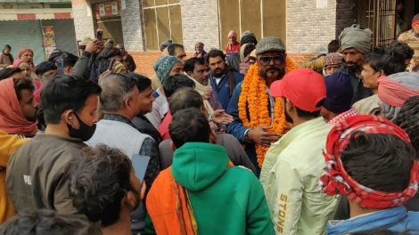 Manoj R Pandey के 'जनता दरबार' के लिए दिखी दीवानगी, फैंस ने चढ़ाया दूध