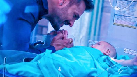 पापा बने खेसारी! पवन सिंह पर तंज कस कहा था- 'मैं तो हर 9 महीने में सोहर गवा सकता हूं' लो जी! 'बजाओ सोहर...',