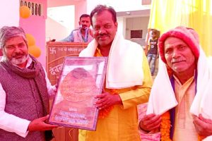 Actor Pappu Tiwari honored in Deoria for good work in society
