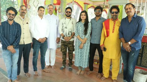 Dheeraj Pandit became the most expensive director of Bhojpuri film industry, signed for 18 lakhs