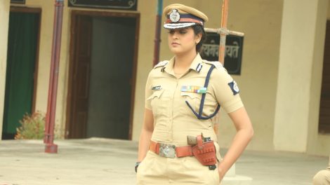 खेसारी लाल यादव की हीरोइन यामिनी सिंह बनी आईपीएस, अब कुछ भी नहीं होगा अवैध
