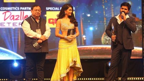 Pawan Singh received 'Best Actor' and 'Best Singer' award in Dubai, congratulations poured in