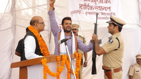 When Ranjan Sinha became the Chief Minister, Khesarilal Yadav reached his meeting with a gun