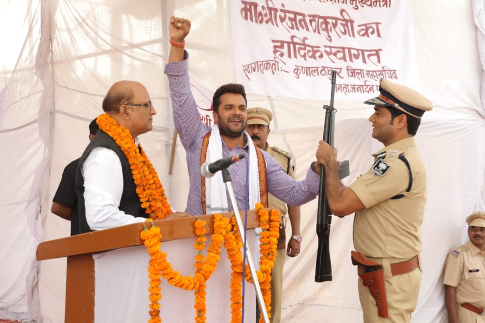 When Ranjan Sinha became the Chief Minister, Khesarilal Yadav reached his meeting with a gun
