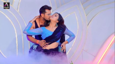 Yamini Singh was attracted to Superstar Khesarilal Yadav's "Lalka T-shirtwa", invited her to her street