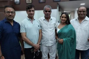 इंदर कुमार के हाँथो उद्घाटन निर्माता रमेश व्यास के लक्ष्मी गणपति फिल्म्स के ऑफिस का।