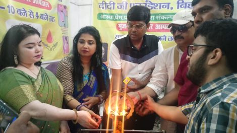 On the third day also, under the joint aegis of Rishabh Kashyap Golu, Sujit Kumar Singh's Jodidiji Foundation and Global Kayastha Conference, the blood donation camp organized received a lot of love, the film 'Mujhse Shaadi Karogi' won hearts