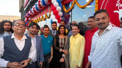 दुबई में हुआ पूनम दुबे के हाँथो पुर्वांचल रेस्टुरेंट का ग्रैंड ओपनिंग .!