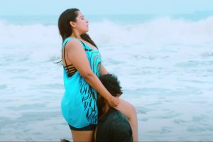 तेलुगु फिल्म "सीतानापेटा गेट" जल्द होगी रिलीज: अभिनेत्री Surabhi Tiwari का बेहद हॉट लुक छाया दर्शको में