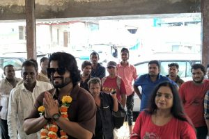 राहुल शर्मा जी-जान से कर रहे हैं 'डार्लिंग' का प्रोमोशन, सिनेमाहॉल पर टिकट काटकर कर दिया दर्शकों को सरप्राइज