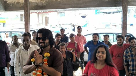 राहुल शर्मा जी-जान से कर रहे हैं 'डार्लिंग' का प्रोमोशन, सिनेमाहॉल पर टिकट काटकर कर दिया दर्शकों को सरप्राइज