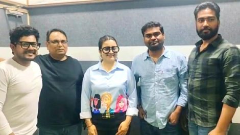 राकेश प्रधान सक्सेना, हेमा प्रधान सक्सेना की फिल्म 'माई के दुलारी' का मुहूर्त सांग गाया खुशबू जैन ने