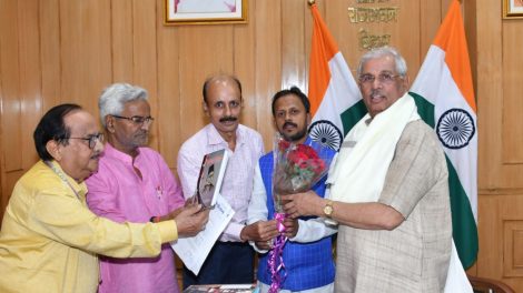 Delegation of Navashakti Niketan met the Governor