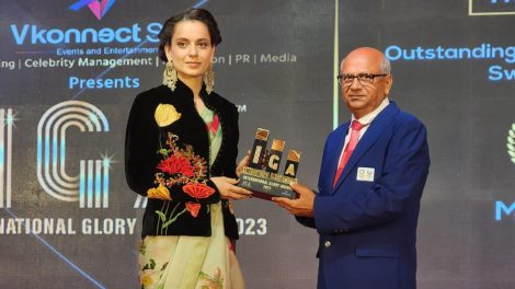 Film actress Kangana Ranaut honored Olympic judge Mayur Vyas with Lifetime Achievement
